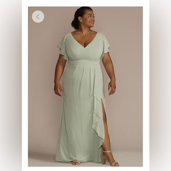 Cascade flutter sleeve David’s Bridal Bridesmaid Dress - Picture 1 of 8